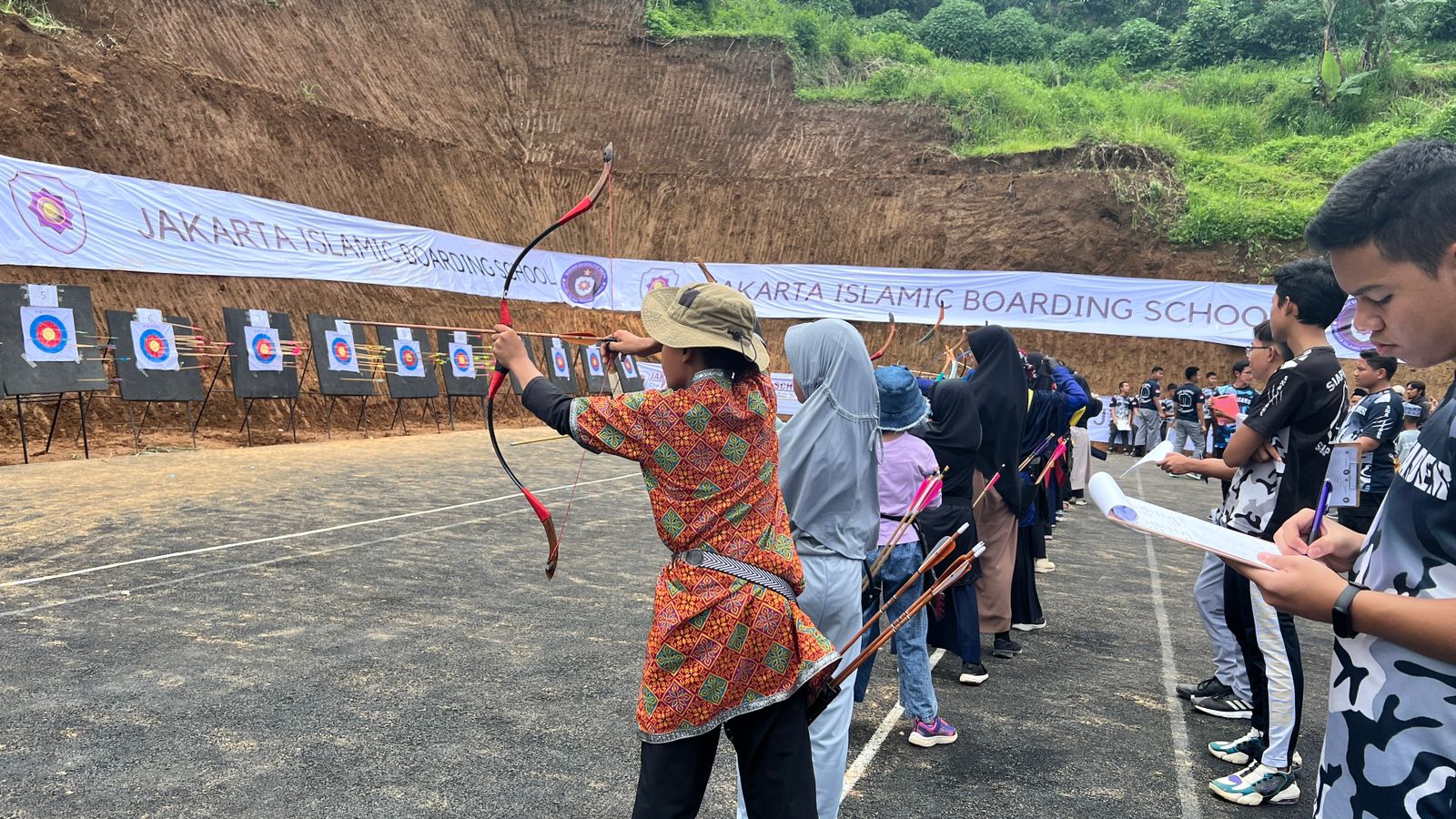 Jakarta Islamic Boys Boarding School Gelar Lomba Memanah Perebutkan Piala Gubernur Jawa Barat 